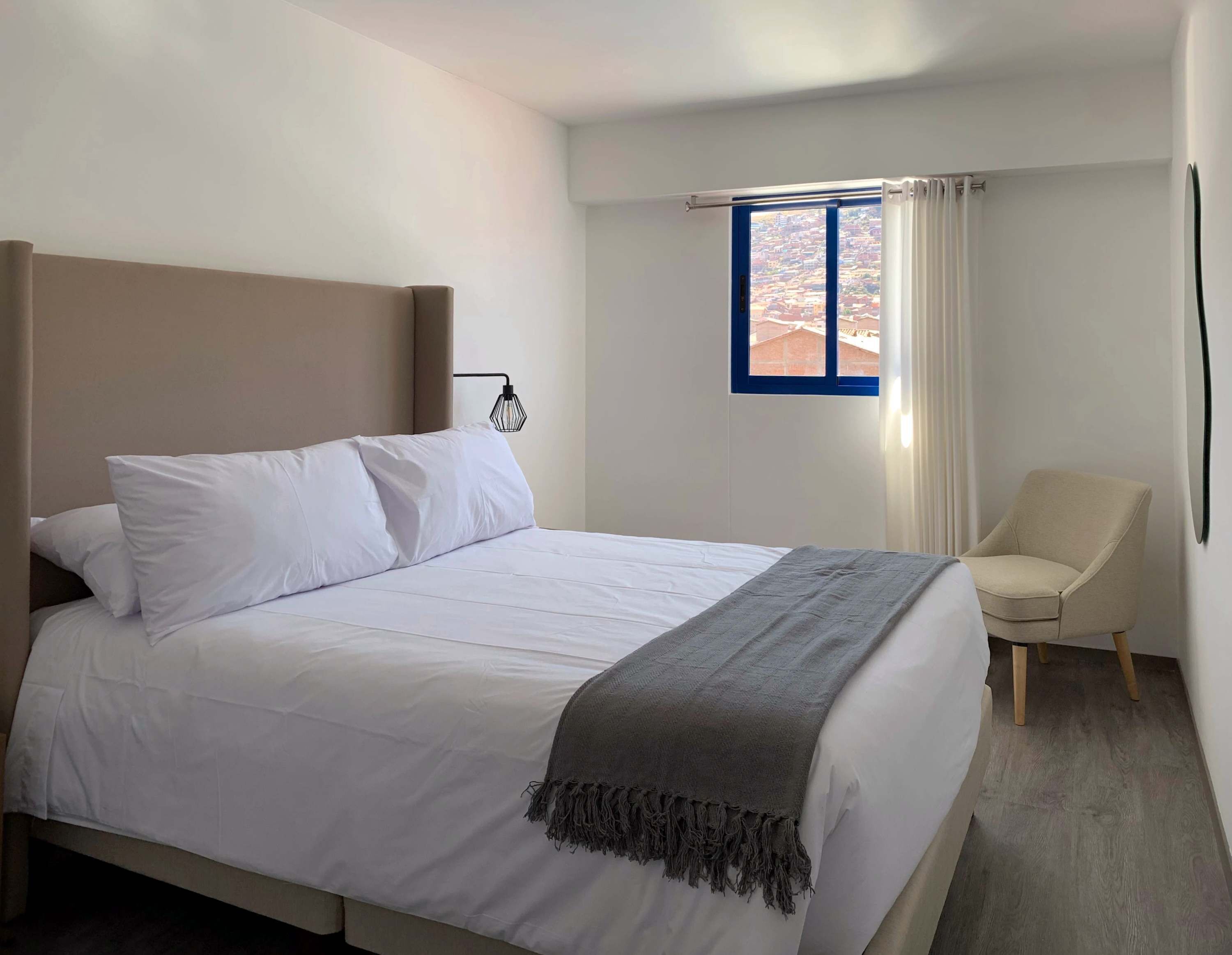 1 habitación, tabla de planchar con plancha, wifi y ropa de cama 