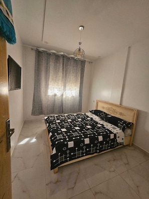 2 bedrooms, iron/ironing board, WiFi, bed sheets