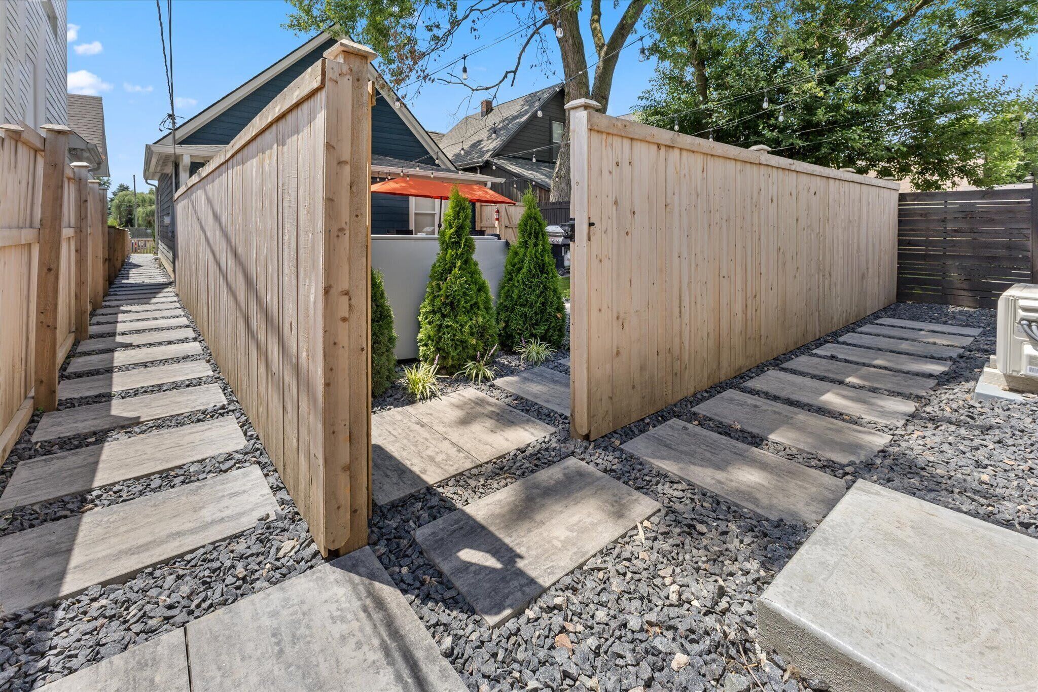 المنطقة المحيطة بالمنشأة