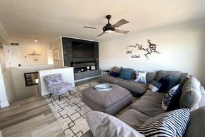 Fernseher, Kamin, Arbeitsbereiche, Computerbildschirme