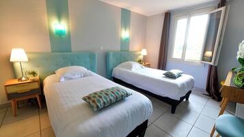 Superior Twin kamer, uitzicht op tuin | Geluiddichte muren, een strijkplank/strijkijzer, gratis wifi