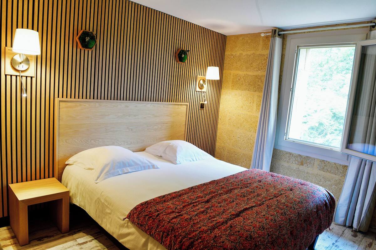 Standard Double Room, Garden View | Soundproofing, iron/ironing board, free WiFi