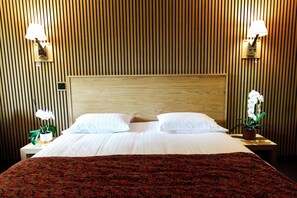 Deluxe Double Room, Garden View | Soundproofing, iron/ironing board, free WiFi - Le Mas Des Aigras - Hôtel & Restaurant (Orange)