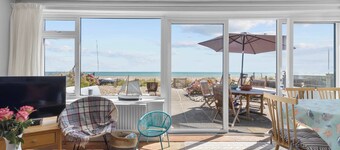 Beachfront Bungalow in Pevensey Bay with Sea View