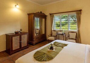Luxury Double Room, 1 King Bed, Patio, Mountain View | Minibar, in-room safe, blackout drapes, soundproofing