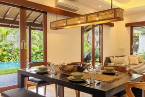 Luxury Villa | Dining room
