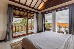 Luxury Villa | Iron/ironing board