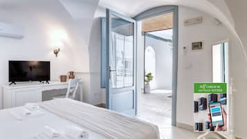 Romantic Room, Patio