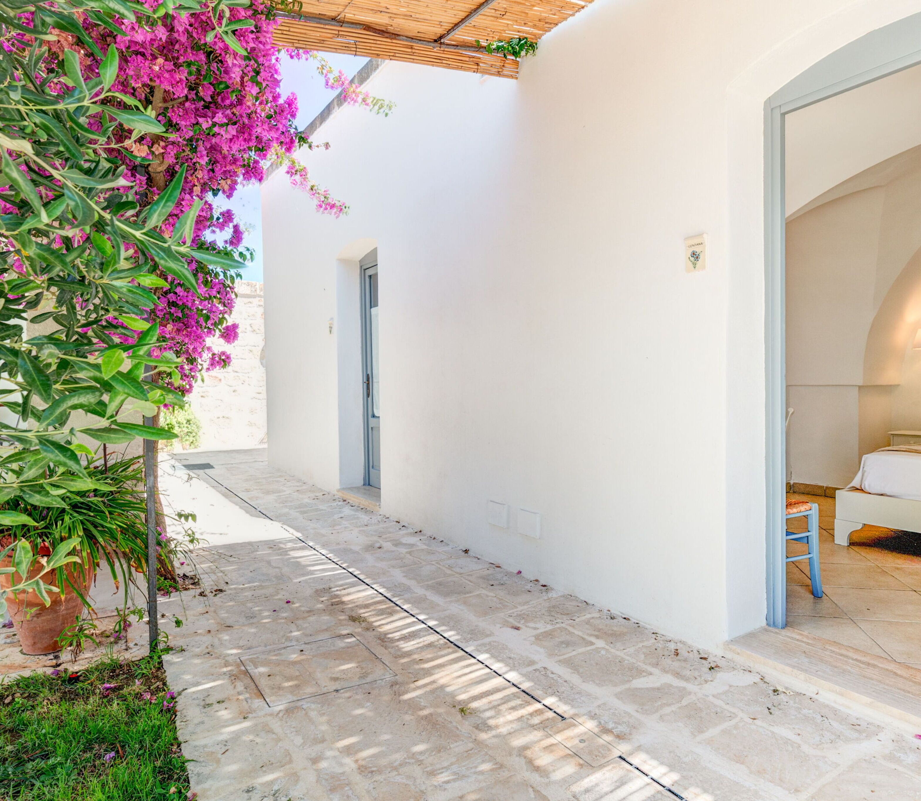 Romantic Room, Patio