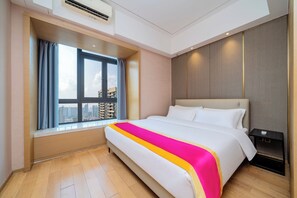 Premier-Apartment, 2 Schlafzimmer | Minibar, Zimmersafe, Schreibtisch, laptopgeeigneter Arbeitsplatz