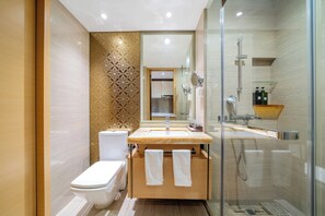 Shower, hydromassage showerhead, free toiletries, hair dryer - Heefun International Apartment - Free Shuttle to Canton Fair (Guangzhou)
