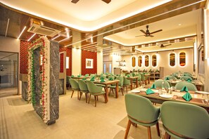 Restaurant - Grand Continent Dwarka (Dwarka)