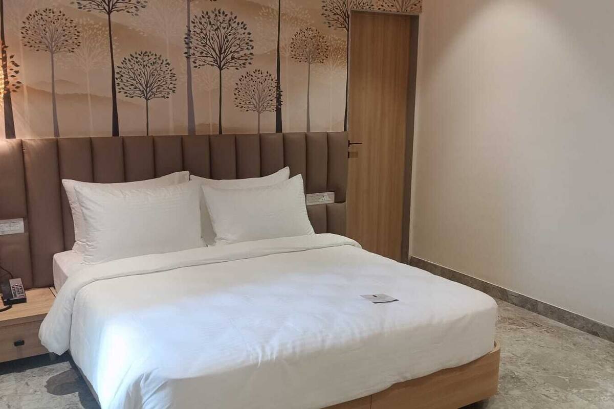 Deluxe Double Room, City View