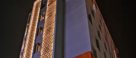 Façade de l’hébergement - soirée/nuit