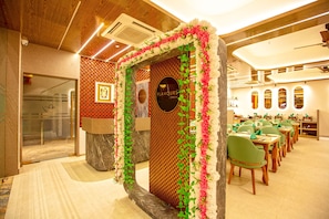 Restaurant - Grand Continent Dwarka (Dwarka)