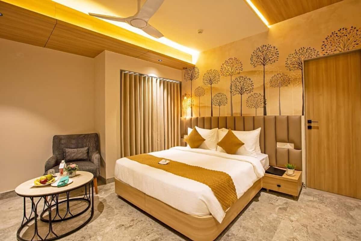 In-room safe, desk, laptop workspace, blackout curtains