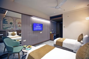Comfort Double or Twin Room | In-room safe, desk, laptop workspace, blackout drapes
