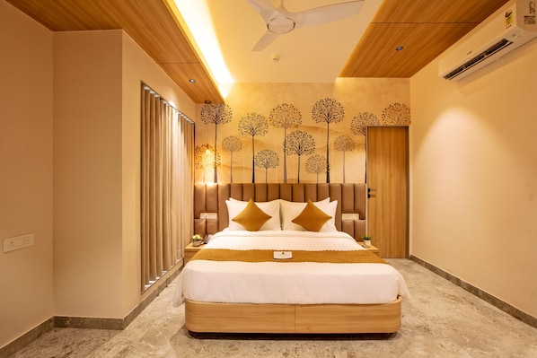 In-room safe, desk, laptop workspace, blackout curtains
