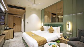 Cofres nos quartos, escrivaninha, espaço de trabalho para notebook