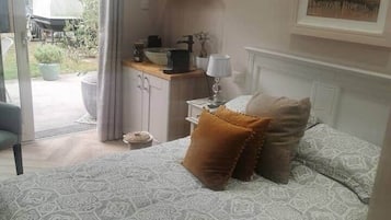 1 bedroom, in-room safe, desk, iron/ironing board