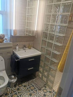 Unclassified image, 5 of 17, button