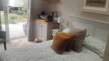 1 bedroom, in-room safe, desk, iron/ironing board