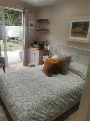 1 bedroom, in-room safe, desk, iron/ironing board