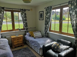 4 bedrooms, in-room safe, desk, iron/ironing board