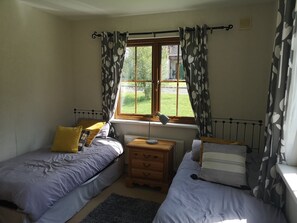 4 bedrooms, in-room safe, desk, iron/ironing board