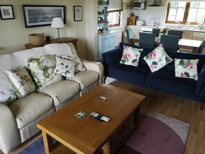 TV connectée, jeux vidéo, lecteur de DVD, livres