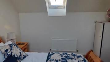 4 bedrooms, in-room safe, desk, iron/ironing board