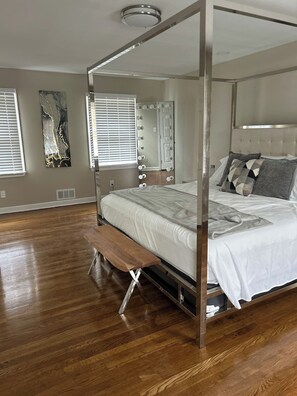 4 bedrooms, iron/ironing board, free WiFi, bed sheets