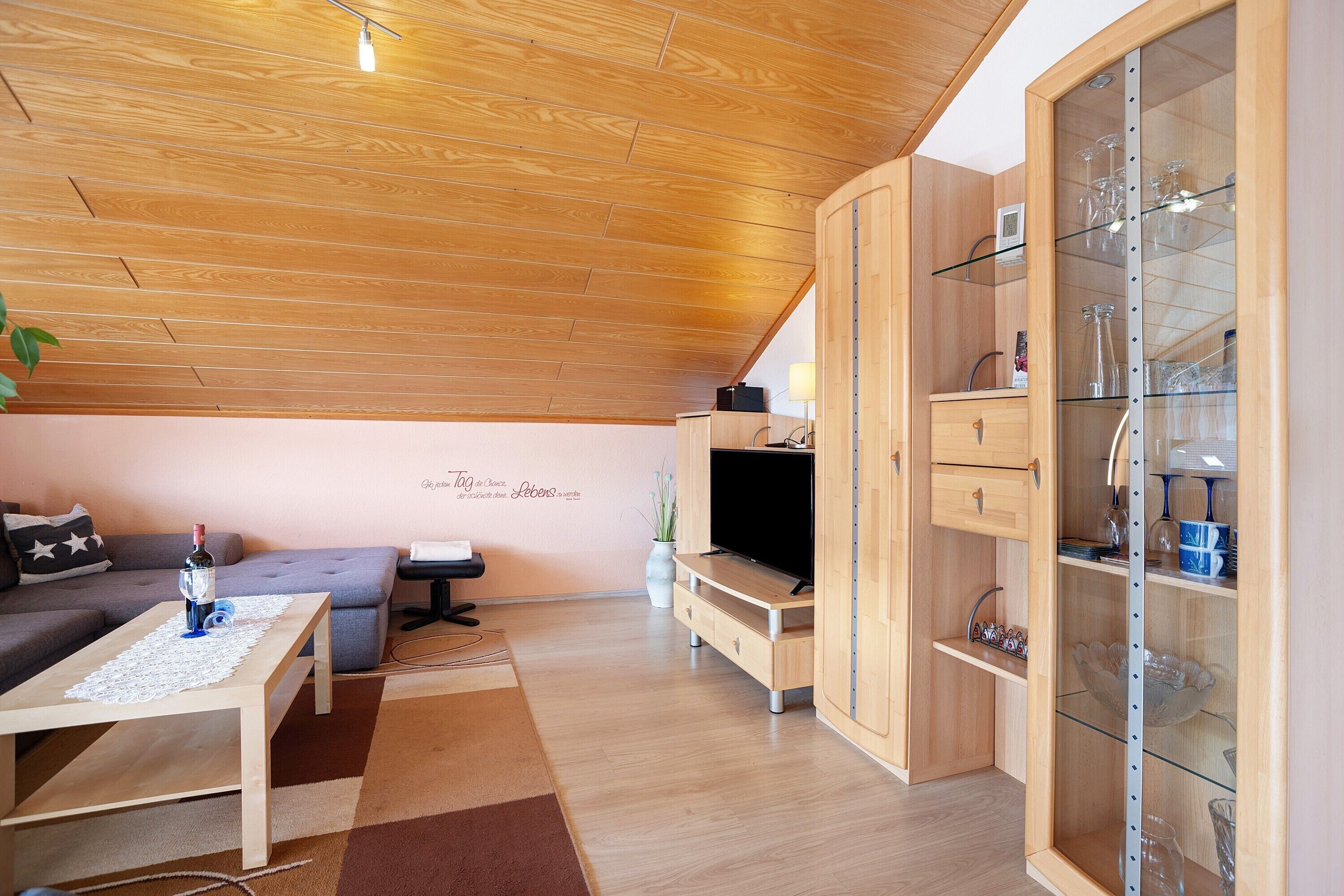 Fernseher, Kamin, DVD-Player, Stereoanlage