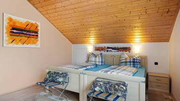 2 bedrooms, iron/ironing board, WiFi, bed sheets