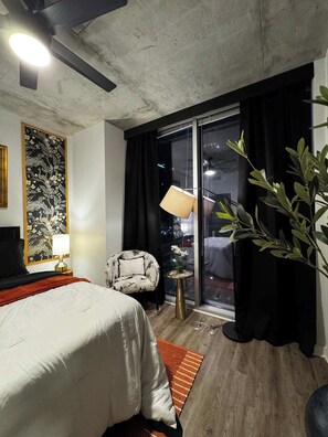 1 habitación, tabla de planchar con plancha, wifi gratis y ropa de cama 