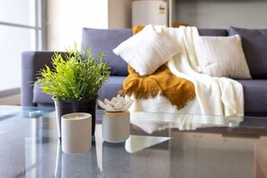 Una televisión, una oficina