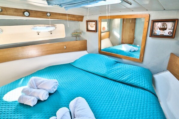 2 bedrooms, bed sheets