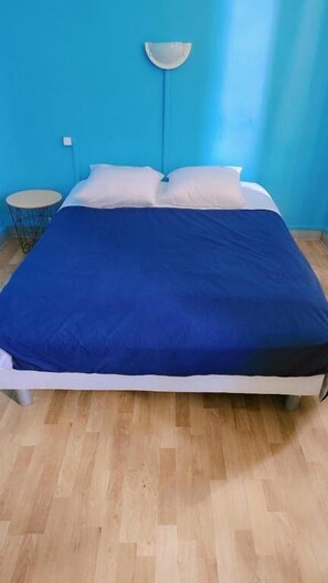 Comfort-Doppelzimmer, Blick auf den Innenhof | Schallisolierte Zimmer, kostenloses WLAN