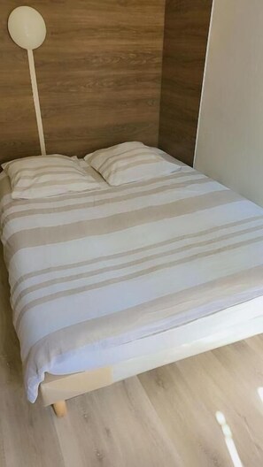 Comfort-Doppel- oder -Zweibettzimmer, Blick auf den Innenhof | Schallisolierte Zimmer, kostenloses WLAN