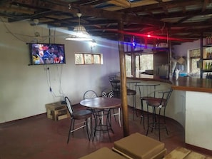 Bar (trong khuôn viên)
