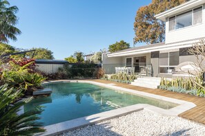 Pool - Diamond Head Manor - Pool, Water Views, Central (Budgewoi)