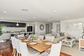 Dining - Diamond Head Manor - Pool, Water Views, Central (Budgewoi)