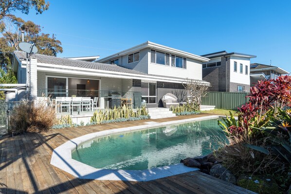 Pool - Diamond Head Manor - Pool, Water Views, Central (Budgewoi)