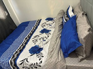 1 室のベッドルーム、アイロン / アイロン台、インターネット、ベッドシーツ