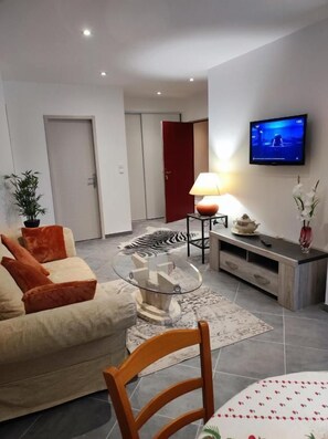 Comfort Apartment, City View | Ruang tamu