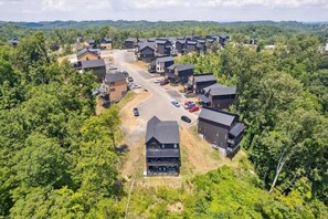 Exterior - Horizons Ahead! New Luxury Home w/ Theater & Private Pool by Beyond Expectations (Sevierviille)