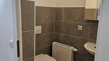 Dusche, Handtücher, Seife, Toilettenpapier