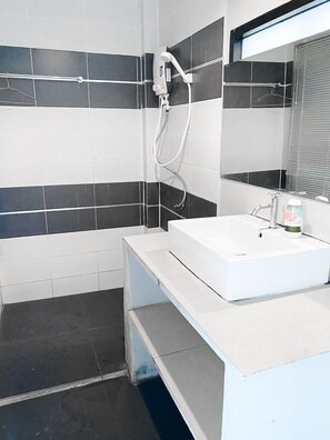 Standard Room | Bilik Mandi