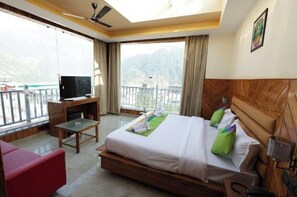 Deluxe Room | Desk, laptop workspace, soundproofing, free WiFi - HOTEL S C RESIDENCY (Dera Bassi)