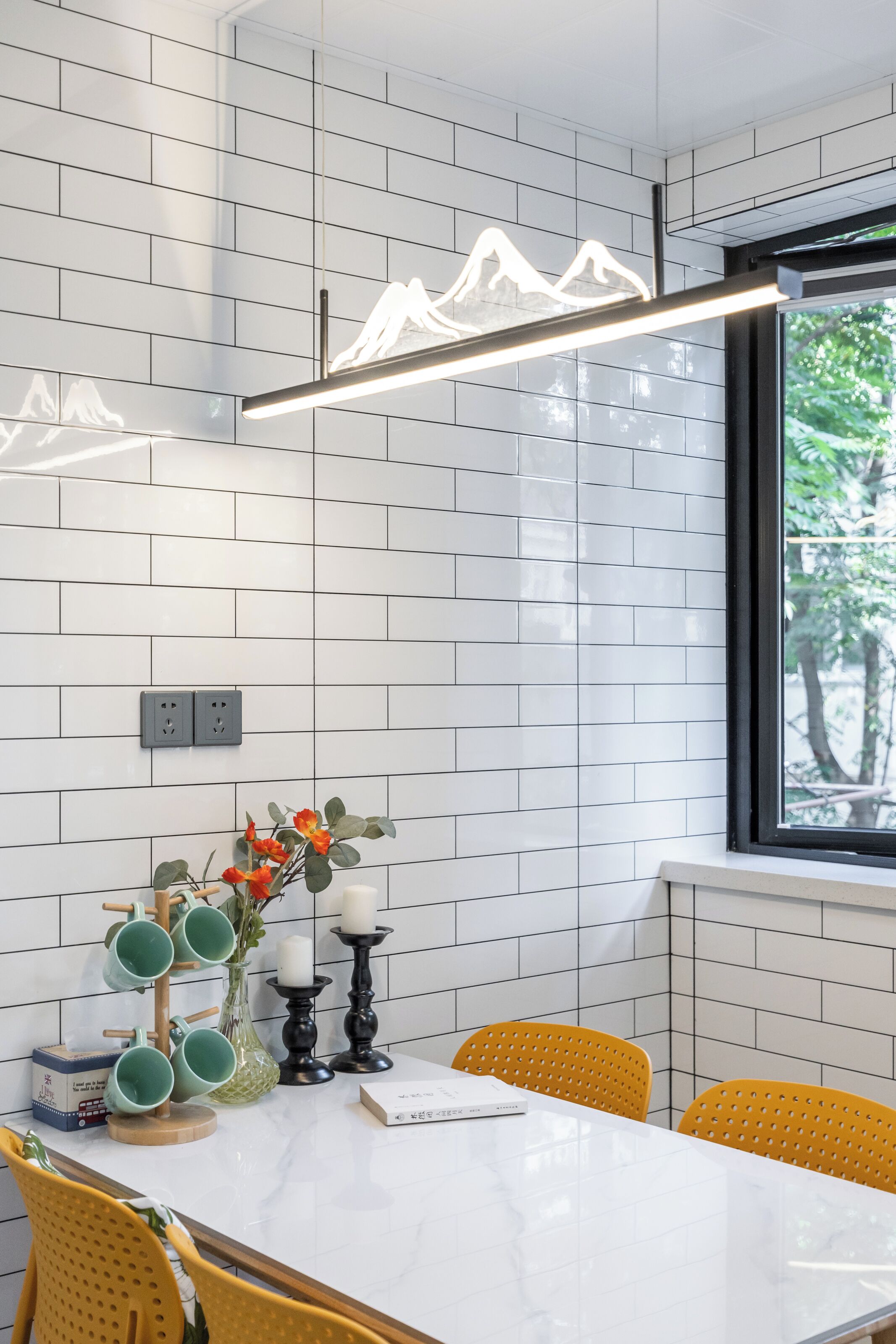 Suite, 2 Bedrooms | Living area | TV